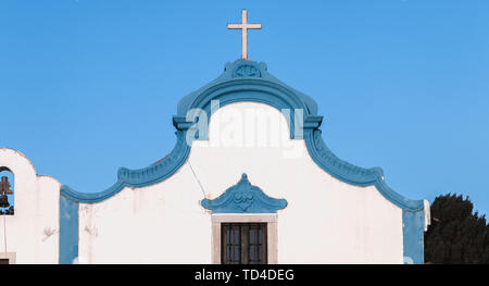 Albufeira, Portugal - 3 mai 2018 : des détails architecturaux de l'Ermida église Notre Dame de l'Orada (Nossa Senhora da Orada) un jour de printemps Banque D'Images