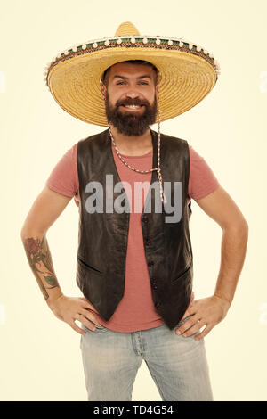 L'homme gai barbu guy porter sombrero Mexican Hat. Parti mexicain concept. Maison de vacances traditionnelle mexicaine en fête. Vous permet d'avoir du plaisir. Tenue de fête mexicaine guy heureux prêt à célébrer. Banque D'Images