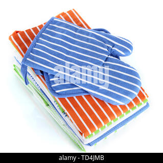 Torchons de couleurs différentes et bleu virant isolated on white Banque D'Images