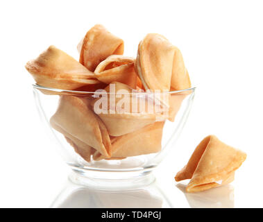 Fortune cookies dans bol, isolated on white Banque D'Images