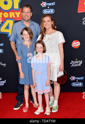 Los Angeles, Californie, USA. 11 Juin, 2019. Alyson Hannigan, Alexis Denisof, Satyana Denisof & Keeva Marie Jane Denisof lors de la première mondiale de 'Toy Story 4' au El Capitan Theatre. Photo : Paul Smith/Featureflash Crédit : Paul Smith/Alamy Live News Banque D'Images