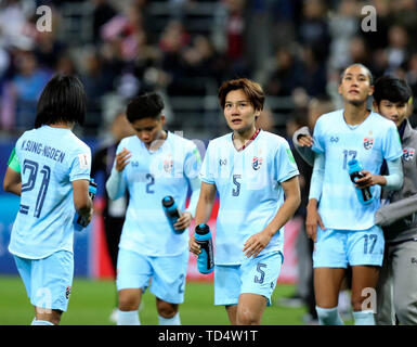 Reims, France. 11 Juin, 2019. Les joueurs de la Thaïlande regarder déçu après le match du groupe F entre les États-Unis et la Thaïlande en 2019 Coupe du Monde féminine de la fifa à Reims, France, Juin 11, 2019. Les États-Unis ont gagné 13-0. Credit : Cheng Tingting/Xinhua/Alamy Live News Banque D'Images
