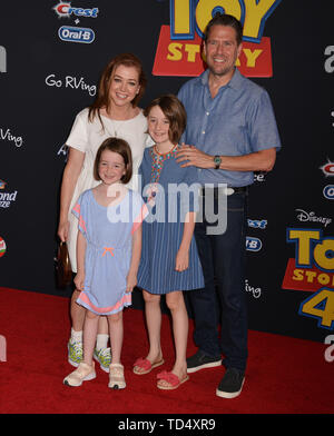 Los Angeles, USA. 11 Juin, 2019. Alyson Hannigan, Alexis Denisof, retournerais sans hésiter, Keeva arrive à la première de Disney et Pixar Toy Story 4 '' le 11 juin 2019 à Los Angeles, Californie. Credit : Tsuni/USA/Alamy Live News Banque D'Images