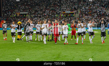 Mainz, Allemagne. 11 Juin, 2019. L'équipe allemande tient à remercier les fans, 11.06.2019, Mayence, Soccer, Landerspiel Germany-Estland,,, DFB/DFL RÈGLEMENT INTERDIT TOUTE UTILISATION DE PHOTOGRAPHIES COMME DES SÉQUENCES D'IMAGES ET/OU QUASI-vidéo. Utilisation dans le monde entier | Credit : dpa/Alamy Live News Banque D'Images