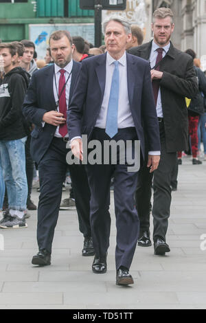 Londres, Royaume-Uni. 12 Juin, 2019. Chancelier de l'Échiquier Philip Hammond arrive au Parlement le jour Boris Johnson lance sa course au leadership du parti conservateur et le Parti du Travail s'apprête à déposer une motion inter-partis pour essayer d'empêcher un futur premier ministre poussant au moyen d'un Brexit no-traiter contre la volonté des députés Crédit : amer ghazzal/Alamy Live News Banque D'Images