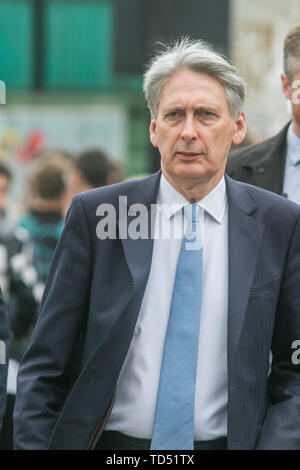 Londres, Royaume-Uni. 12 Juin, 2019. Chancelier de l'Échiquier Philip Hammond arrive au Parlement le jour Boris Johnson lance sa course au leadership du parti conservateur et le Parti du Travail s'apprête à déposer une motion inter-partis pour essayer d'empêcher un futur premier ministre poussant au moyen d'un Brexit no-traiter contre la volonté des députés Crédit : amer ghazzal/Alamy Live News Banque D'Images