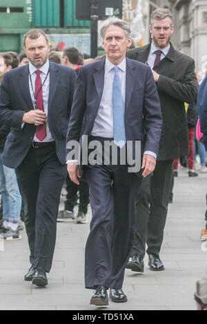 Londres, Royaume-Uni. 12 Juin, 2019. Chancelier de l'Échiquier Philip Hammond arrive au Parlement le jour Boris Johnson lance sa course au leadership du parti conservateur et le Parti du Travail s'apprête à déposer une motion inter-partis pour essayer d'empêcher un futur premier ministre poussant au moyen d'un Brexit no-traiter contre la volonté des députés Crédit : amer ghazzal/Alamy Live News Banque D'Images