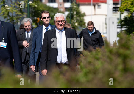 Reykjavik, Islande. 12 Juin, 2019. Président fédéral Frank-Walter Steinmeier se rend à la maison d'hôtes du gouvernement islandais. Président M. Steinmeier et son épouse sont sur une visite d'Etat de deux jours à l'Islande. Crédit : Bernd von Jutrczenka/dpa/Alamy Live News Banque D'Images