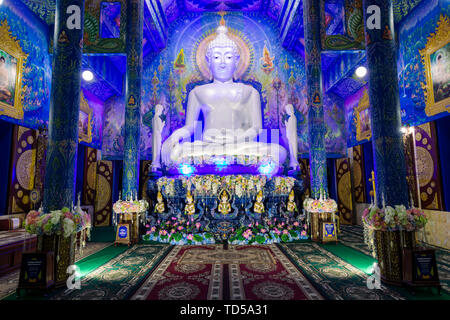 Statue de Bouddha à l'intérieur de Wat Rong Suea dix (Temple bleu) à Chiang Rai, Thaïlande, Asie du Sud, Asie Banque D'Images