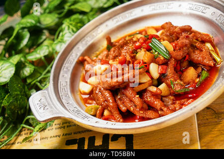 Des plats faits maison, braisé phoenix griffes. Banque D'Images
