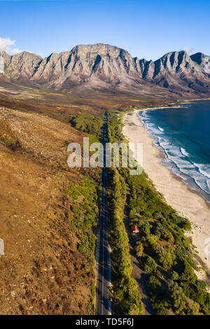 L'imagerie Drone de Kogel Bay Beach à une heure de Cape Town, Afrique du Sud, l'Afrique Banque D'Images