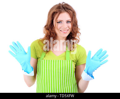 Jeune femme portant un tablier vert et des gants en caoutchouc, isolated on white Banque D'Images