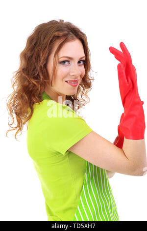 Jeune femme portant un tablier vert et des gants en caoutchouc, isolated on white Banque D'Images