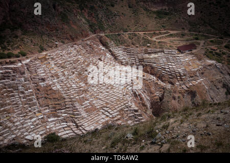 Les mines de sel de Maras au Pérou d'en haut Banque D'Images