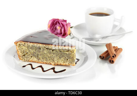 Délicieux gâteau aux graines de pavot avec tasse de café isolated on white Banque D'Images