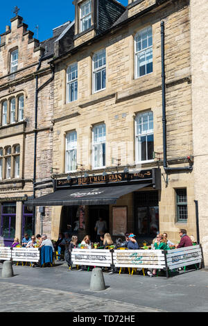 Biddy Mulligans, pub irlandais traditionnel, dans la vieille ville d'Édimbourg Grassmarket, Ecosse, Royaume-Uni Banque D'Images