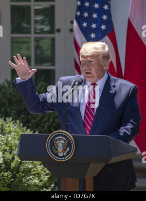 Washington DC, USA. 12 Juin, 2019. Le Président des Etats-Unis, Donald J. Trump rend les commentaires comme lui et le Président Andrzej Duda de la République de Pologne, la conduite d'une conférence de presse commune dans la roseraie de la Maison Blanche à Washington, DC le mercredi 12 juin, 2019. Credit : Ron Sachs/CNP Crédit : Ron Sachs/CNP/ZUMA/Alamy Fil Live News Banque D'Images