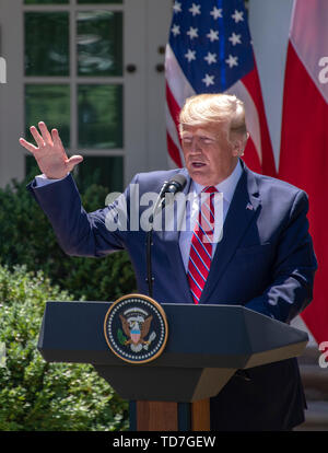 Washington, États-Unis d'Amérique. 12 Juin, 2019. Le Président des Etats-Unis, Donald J. Trump rend les commentaires comme lui et le Président Andrzej Duda de la République de Pologne, la conduite d'une conférence de presse commune dans la roseraie de la Maison Blanche à Washington, DC le mercredi 12 juin, 2019. Credit : Ron Sachs/CNP Crédit dans le monde entier | conditions : dpa/Alamy Live News Banque D'Images