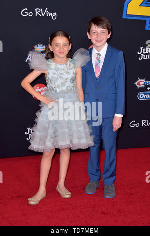 Madeleine McGraw avec frère Jack McGraw lors de la première mondiale du film 'UN Toy Story : Tout ce qu'entend pas de commande / Toy Story 4' au El Capitan Theatre. Los Angeles, l'utilisation dans le monde entier 11.06.2019 | Banque D'Images