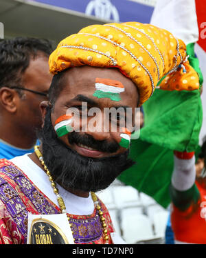 Pont Trent, Nottingham, Royaume-Uni. 13 Juin, 2019. Coupe du Monde de Cricket ICC, l'Inde et la Nouvelle-Zélande ; un Indien portant des coiffures traditionnelles du ventilateur : Action Crédit Plus Sport/Alamy Live News Banque D'Images