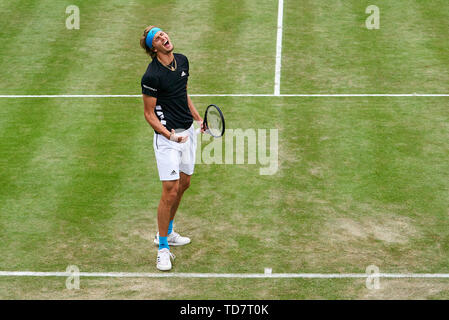 Stuttgart, Allemagne. 13 Juin, 2019. Alexander ZVEREV, GER en colère dans son match contre Dustin BROWN (GER) à l'ATP Tennis Open Mercedes sur l'herbe à Stuttgart , Juin 13, 2019. Crédit : Peter Schatz/Alamy Live News Banque D'Images