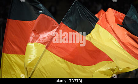 Mainz, Allemagne. 11 Juin, 2019. Drapeaux de l'Allemagne. GES/football/Qualification Euro : Allemagne - Estonie, 11.06.2019 Football/soccer : qualificatifs européens : l'Allemagne contre l'Estonie, Mayence, le 11 juin 2019 | dans le monde l'utilisation de crédit : afp/Alamy Live News Banque D'Images