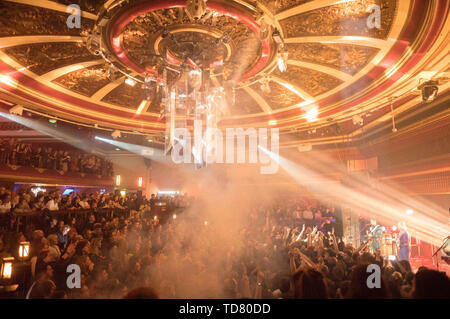 Londres, Royaume-Uni. Jeudi, 13 juin, 2019, Two Door Cinema Club sur scène à PRYZM à Kingston, London. Photo : Roger Garfield/Alamy Live News Banque D'Images