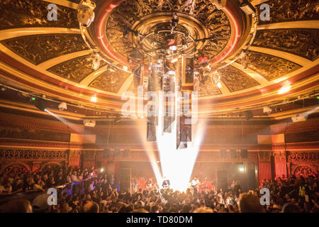 Londres, Royaume-Uni. Jeudi, 13 juin, 2019, Two Door Cinema Club sur scène à PRYZM à Kingston, London. Photo : Roger Garfield/Alamy Live News Banque D'Images