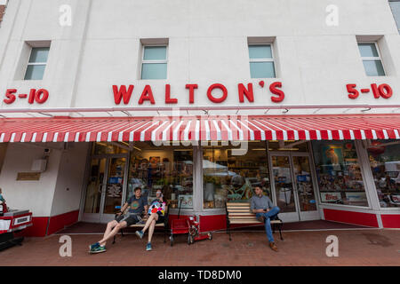 Bentonville, Arkansas - Le Musée Walmart, installé dans l'Walton's 5&10, Sam Walton qui a ouvert ses portes en 1950. Banque D'Images