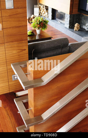 Ouvrez cherry panneaux escalier avec balustrade en acier inoxydable carré UK & IRISH UTILISEZ UNIQUEMENT Banque D'Images