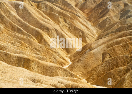 Formulaire de mudstones Zabriskie Point Death Valley Badlands National Park en Californie Banque D'Images