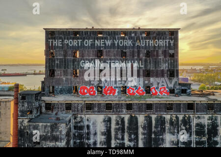 Le crochet rouge Grain Terminal dans le quartier Red Hook de Brooklyn, New York. Banque D'Images