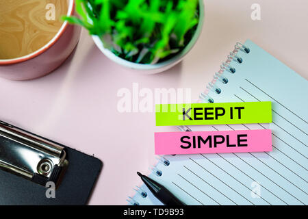 Rester simple texte sur les notes avec Office 24 concept Banque D'Images