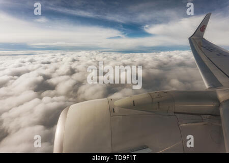 Avions et nuages Banque D'Images