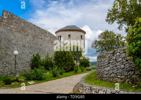 Rijeka, Croatie : Trsat castle entouré de vert des arbres. Banque D'Images