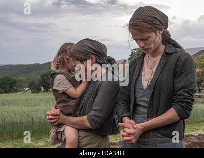 DATE DE SORTIE : Janvier 17, 2020 Titre : Une Vie cachée STUDIO : Fox Searchlight Réalisateur : Terrence Malick Résumé : L'autrichien Franz Jagerstatter St., un objecteur de conscience, refuse de se battre pour les Nazis dans la seconde guerre mondiale. Avec : MARIA SIMON comme Valerie Pachner. (Crédit Image : © Fox Searchlight Pictures/divertissement) Banque D'Images