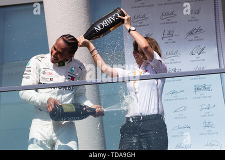 Juin 09, 2019 : Mercedes AMG Petronas Motorsport Lewis Hamilton pilote (44) de Grande-Bretagne célèbre après avoir remporté la Formule Un, Grand Prix de Montréal sur le circuit Gilles Villeneuve à Montréal, Québec, Canada Daniel Lea/CSM Banque D'Images