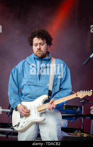 Oslo, Norvège. 13 Juin, 2019. Norvège, Oslo - le 13 juin 2019. Le groupe de musique électronique anglais Metronomy effectue un concert live au cours de la fête de la musique norvégienne Piknik i Parken 2019 à Oslo. Ici chanteur et musicien Joseph Mount est vu sur scène. (Photo crédit : Gonzales Photo/Alamy Live News Banque D'Images