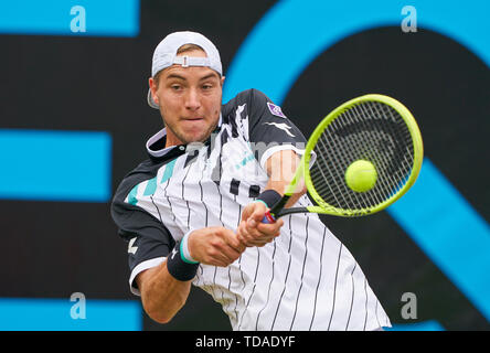 Stuttgart, Allemagne. 14 Juin, 2019. Jan-Lennard STRUFF (GER) en action dans son match contre Lucas POUILLE (FRA) à l'ATP Tennis Mercedes Cup sur l'herbe à Stuttgart, le 14 juin 2019. Jan-Lennard STRUFF (GER) a gagné 6-4, 6-4 Crédit : Peter Schatz/Alamy Live News Banque D'Images