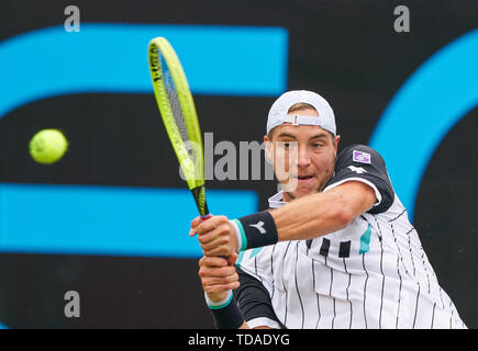 Stuttgart, Allemagne. 14 Juin, 2019. Jan-Lennard STRUFF (GER) en action dans son match contre Lucas POUILLE (FRA) à l'ATP Tennis Mercedes Cup sur l'herbe à Stuttgart, le 14 juin 2019. Jan-Lennard STRUFF (GER) a gagné 6-4, 6-4 Crédit : Peter Schatz/Alamy Live News Banque D'Images
