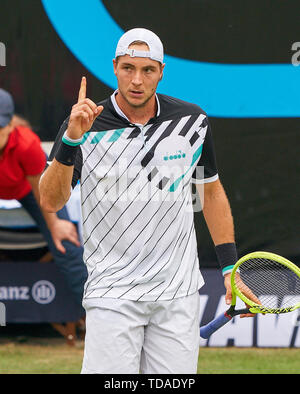 Stuttgart, Allemagne. 14 Juin, 2019. Jan-Lennard STRUFF (GER) en action dans son match contre Lucas POUILLE (FRA) à l'ATP Tennis Mercedes Cup sur l'herbe à Stuttgart, le 14 juin 2019. Jan-Lennard STRUFF (GER) a gagné 6-4, 6-4 Crédit : Peter Schatz/Alamy Live News Banque D'Images