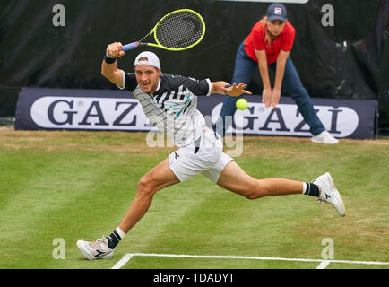 Stuttgart, Allemagne. 14 Juin, 2019. Jan-Lennard STRUFF (GER) en action dans son match contre Lucas POUILLE (FRA) à l'ATP Tennis Mercedes Cup sur l'herbe à Stuttgart, le 14 juin 2019. Jan-Lennard STRUFF (GER) a gagné 6-4, 6-4 Crédit : Peter Schatz/Alamy Live News Banque D'Images