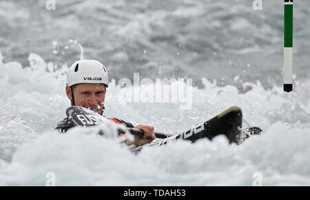 Lee Valley, Hertforshire, UK. 14 Juin, 2018. Finn Butcher (NZL). ICF 2019 Coupe du monde de slalom en canoë de Londres. Lee Valley white water centre. Mens K1 Kayak. Le Hertfordshire. UK. 14/06/2019. Credit : Sport en images/Alamy Live News Banque D'Images