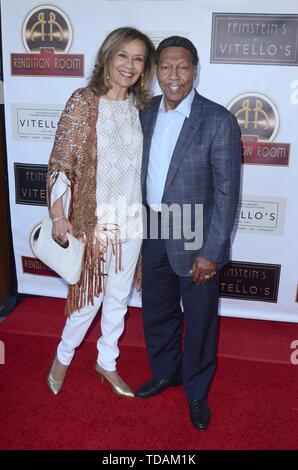 Los Angeles, CA, USA. 13 Juin, 2019. Marilyn McCoo, Billy Davis Jr. aux arrivées d'Feinstein Vitello à grande ouverture, VIP de Los Angeles, CA, 13 juin 2019. Credit : Priscilla Grant/Everett Collection/Alamy Live News Banque D'Images