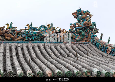 Shanxi Jiexu Hou Tu Temple ancienne construction glaze ridge ornements kiss dragon de frein Banque D'Images