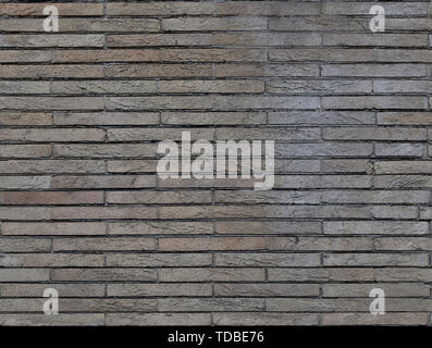 Un fragment des murs de la chambre sont recouverts de carreaux de céramique qui imitent la pierre naturelle. Banque D'Images