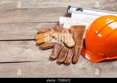 Vieux casque de protection et des gants en cuir Banque D'Images