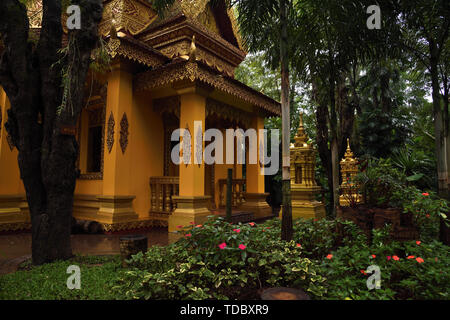 Filmé en décembre 2018 dans la région de Xishuangbanna Jinghong, écoute l'homme, Parc, l'architecture de style Dai Dai style. Banque D'Images