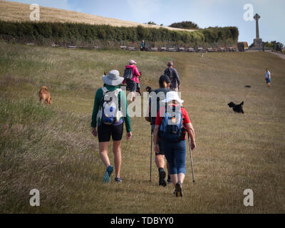 Marchant à côté de la rivière Camel Banque D'Images