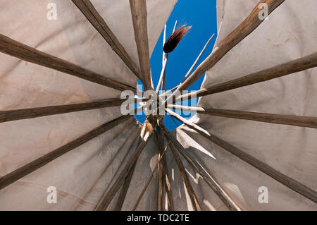 Tipi traditionnel des autochtones américains à 'Tatanka-Story du bison' Museum (fondé par Kevin Costner), le bois mort, dans le Comté de Lawrence, le Dakota du Sud, USA Banque D'Images